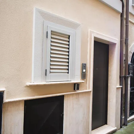 Apartment Insula
